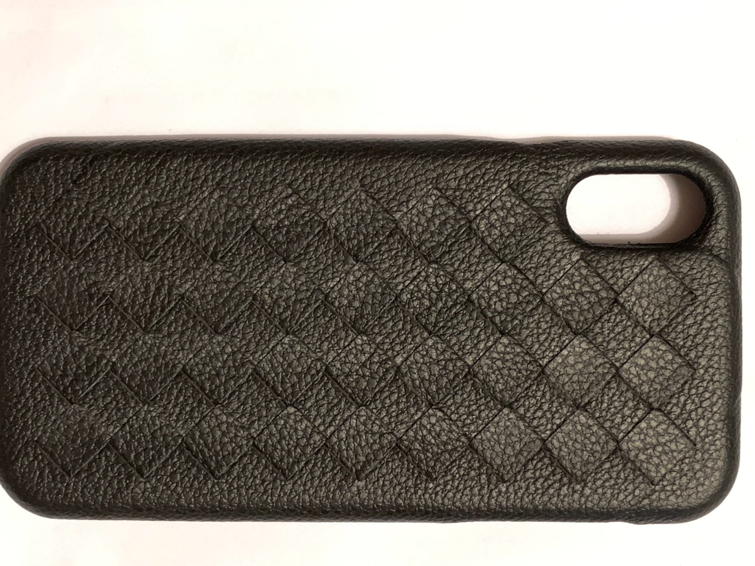 Iphone cover threaded by hand on a base cut with a blade cutting plotter.